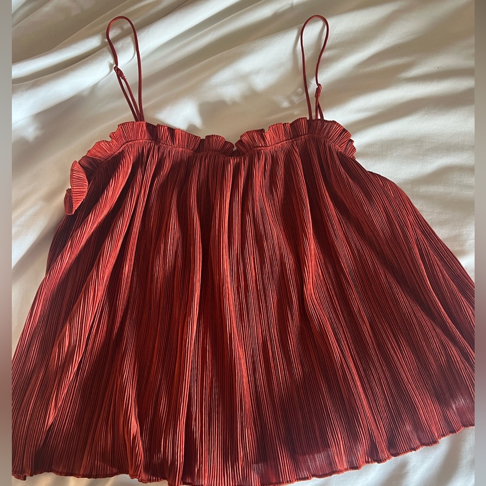 Madewell red top. So flattering and in great condition.